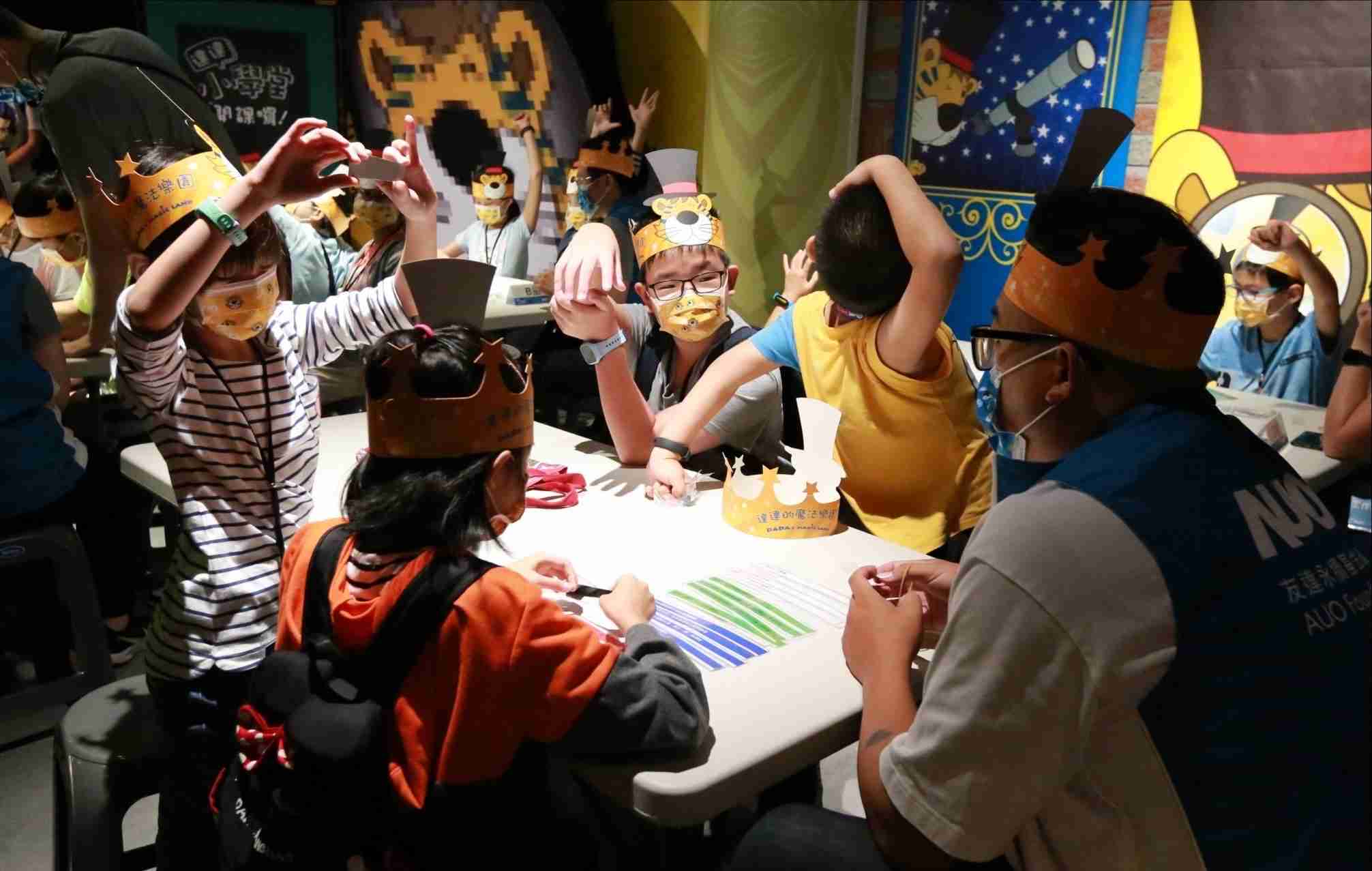 JDB电子以永续理念推动全人教育计划，，内外结盟储备科普教育人才，，，荣获亚太永续行动奖社会共融面的金奖肯定