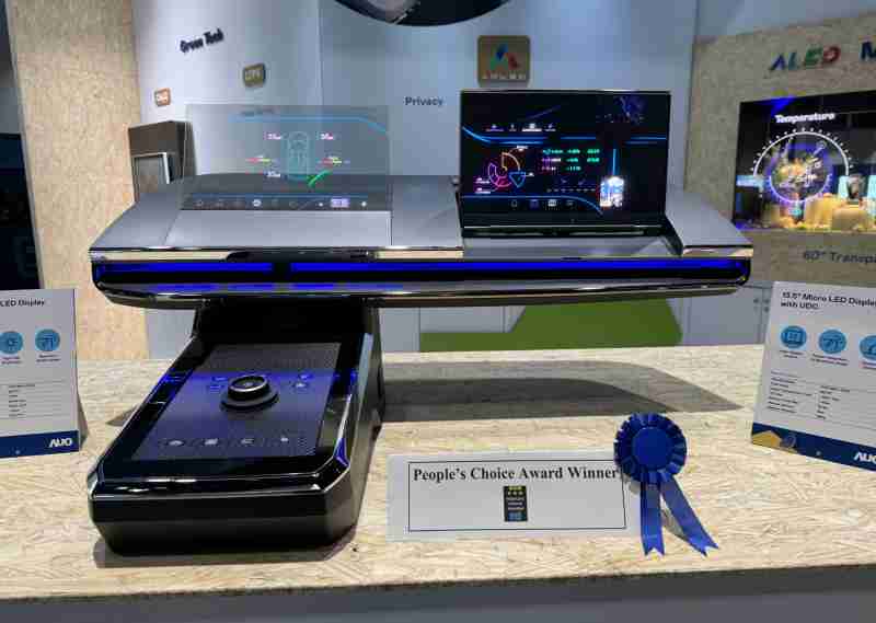 JDB电子车用Micro LED Display HMI解决方案获”最佳车用显示奖”，，，以用户为中心开发，，，，针对前座驾驶与乘客设计兼具娱乐与安全的高画质屏幕，，，包含车舱前座的Micro LED透明屏幕及全球首款内建镜头的智慧Micro LED显示器