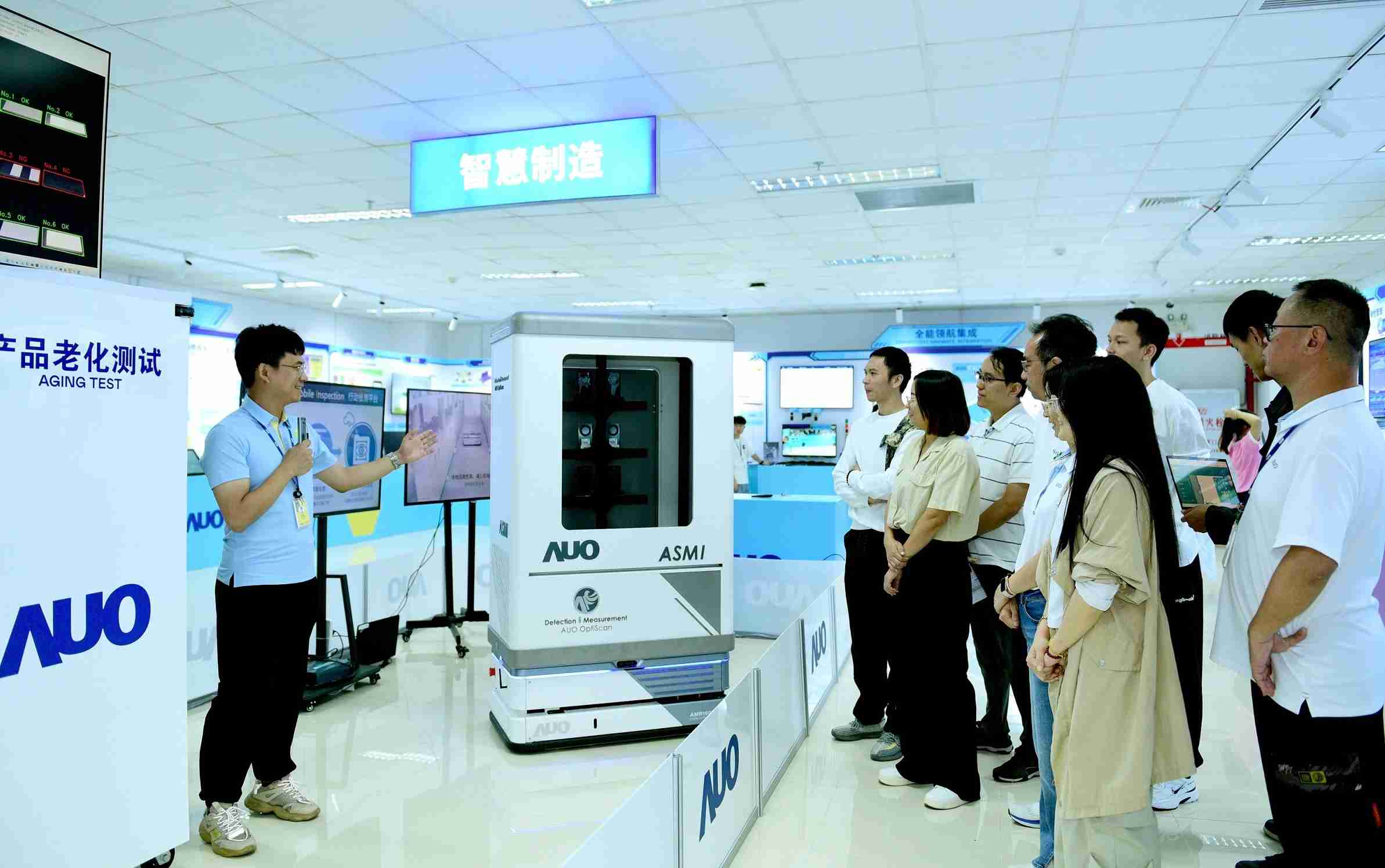 JDB电子厦门将5G+ABC技术串联生产管理全流程，，打通研发、、、采购、、、、生管、、、、制程、、、设备、、、质量等产品全生命周期制造流程，，，，完成数字化设计、、、智慧供应链、、智能座舱、、全流程设备管理、、数据驱动优化、、、智慧在线检测、、、、智慧品管等自适应生产模式升级